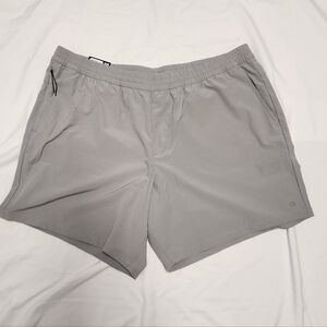 NWT- GapFit movement shorts, mens size XXL, gray